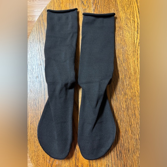 YZY Pods Men’s Size 1 and Size 2 Comes with black bag Brand New/Ready to Ship - Picture 8 of 9